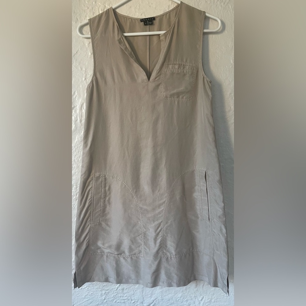 Theory Wandu Cream / Tan 100% Silk, Sleeveless Shift Dress, Pockets; size 0